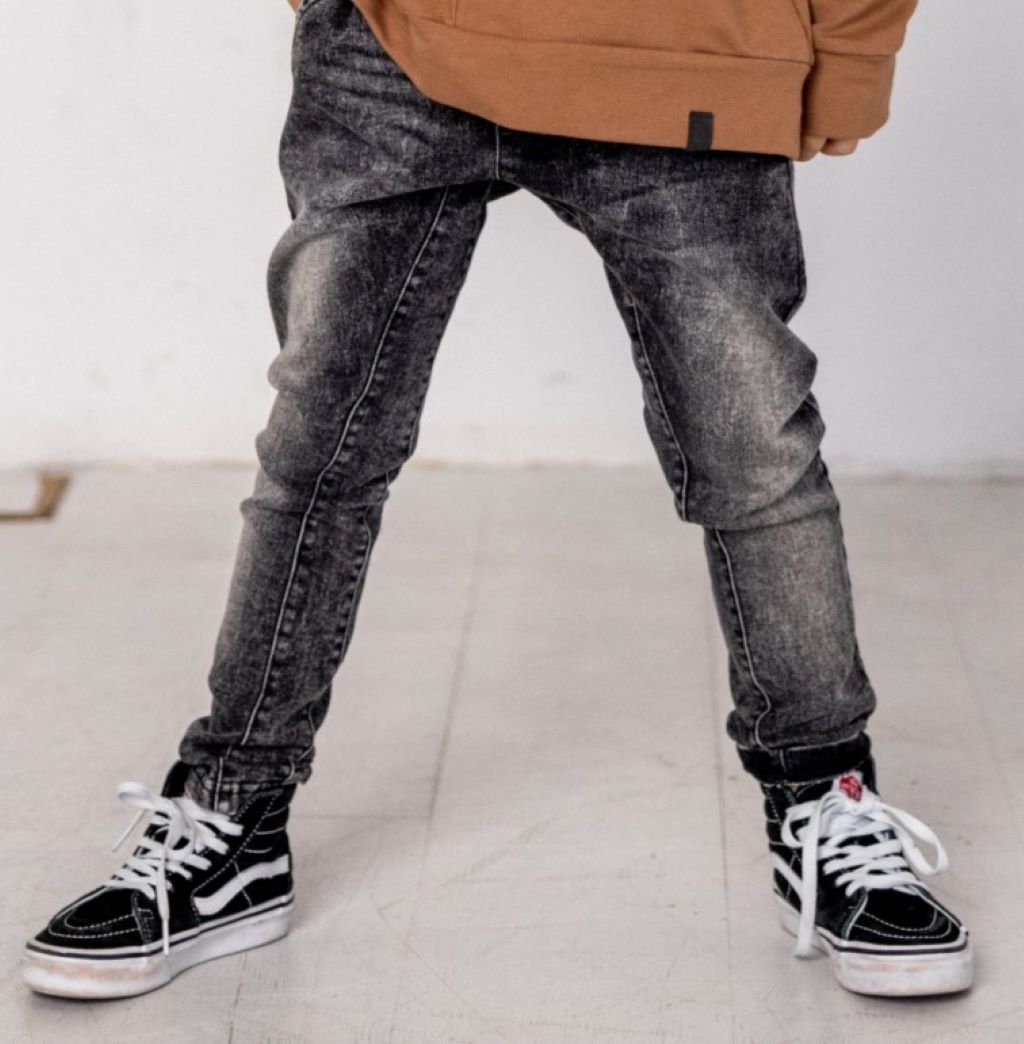spodnie jeansowe grafitowe dla chłopca zdjęcie 1